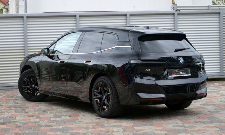 BMW iX
