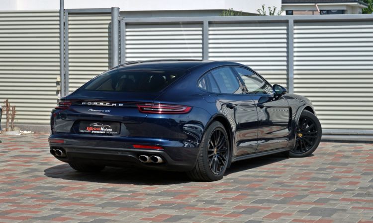 Porsche Panamera 4S