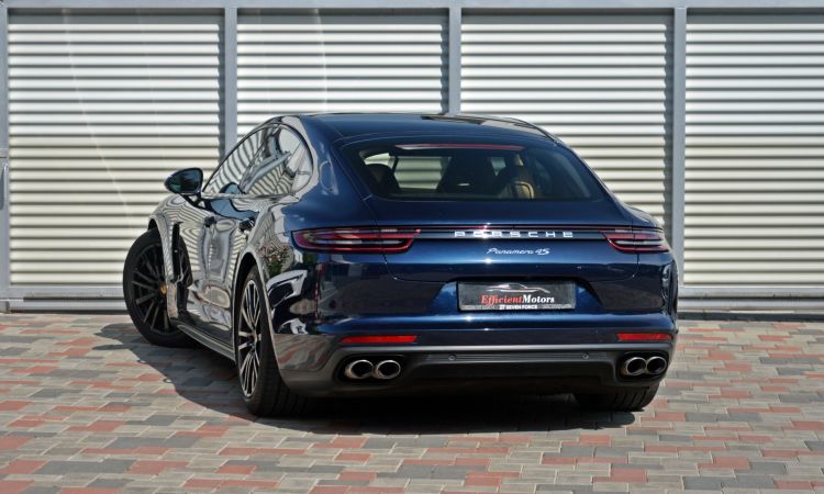 Porsche Panamera 4S